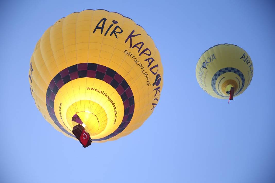 Gökyüzünü Türk bayrakları ve Atatürk posterleriyle donattılar 15